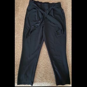BBJ Los Angeles stretchy cropped dress pants, size L